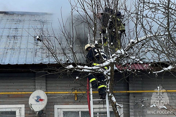 В Лежневе 15 человек эвакуировали из горящего дома 